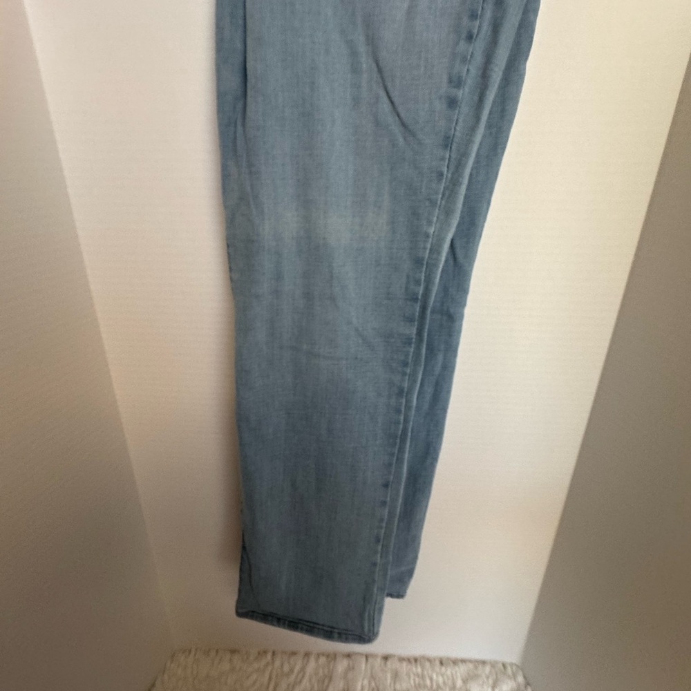 Women’s Levi’s Light Blue Denim Jeans